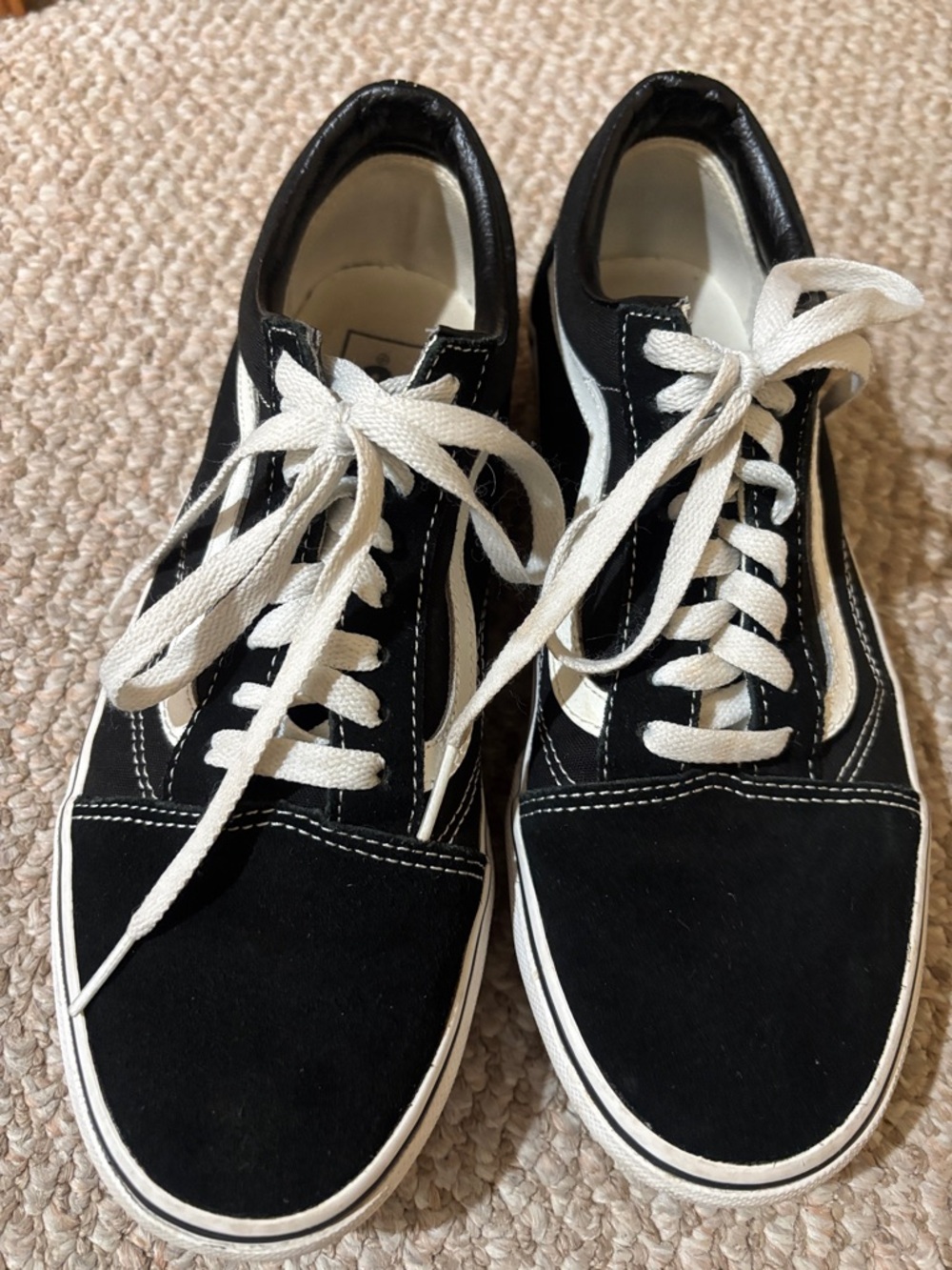 Vans Black and White Low-Top Canvas Sneakers 7 1/2 men 9 women’s Vans Old Skool